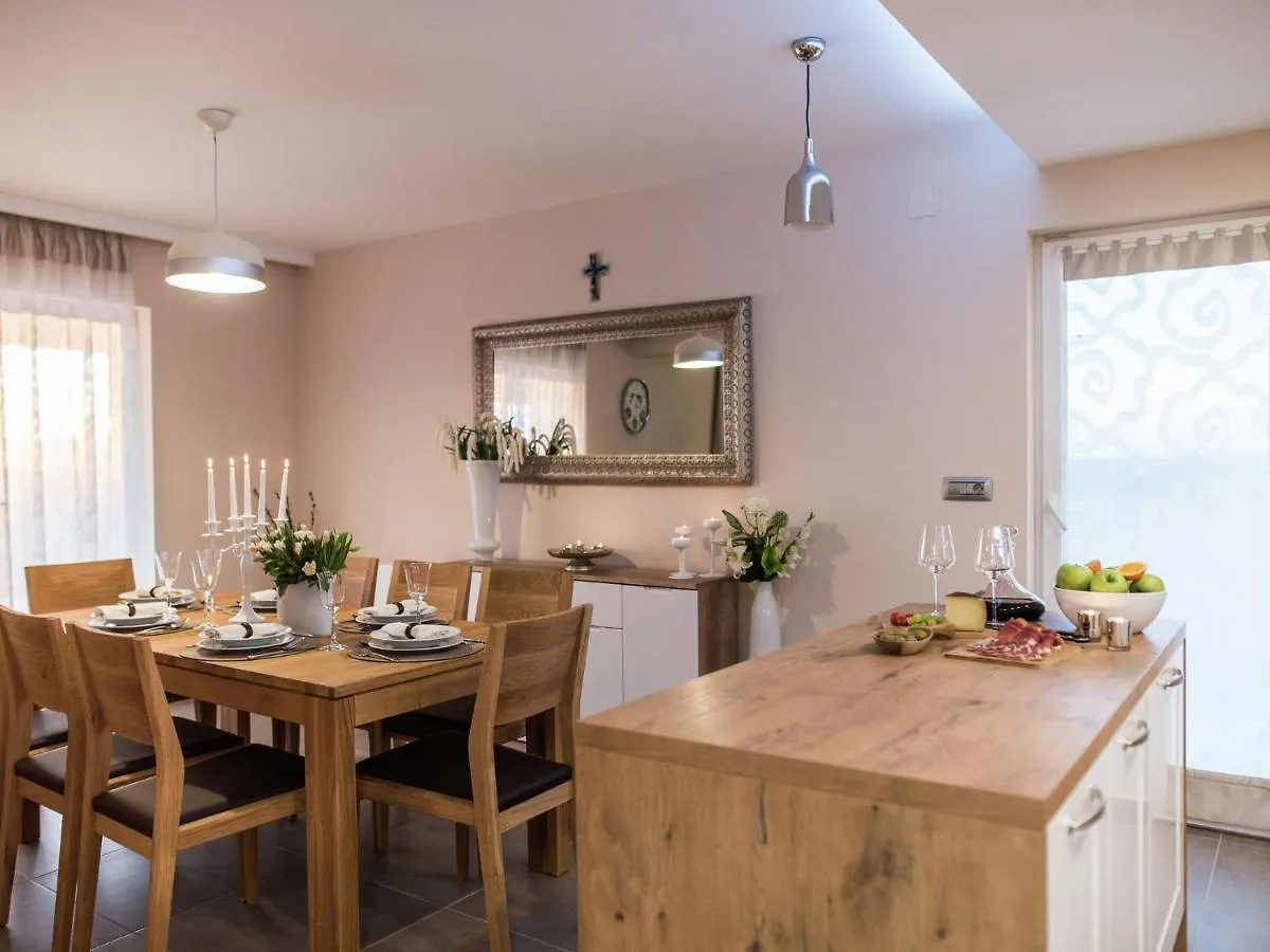 Lovely Villa In Debeljak With Heated Private Pool