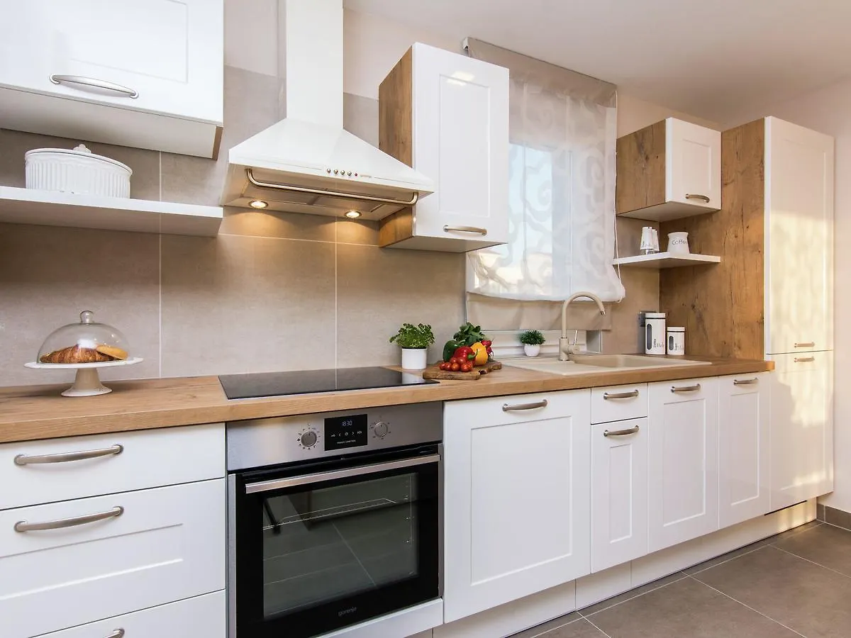 Lovely Villa In Debeljak With Heated Private Pool