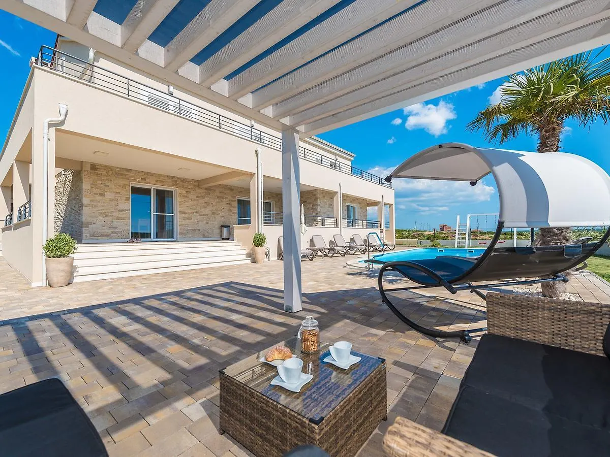 Lovely Villa In Debeljak With Heated Private Pool